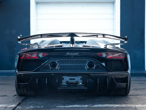 Used 2021 Lamborghini Aventador SVJ AWD/4WD image 5