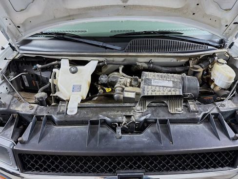 Used 2017 Chevrolet Express 2500 RWD image 24