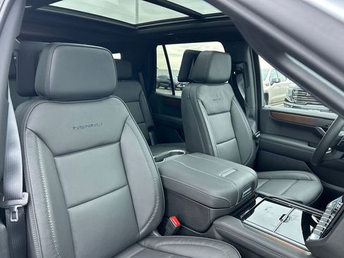 New 2026 GMC Yukon Denali w/ Denali Reserve Package AWD/4WD image 38