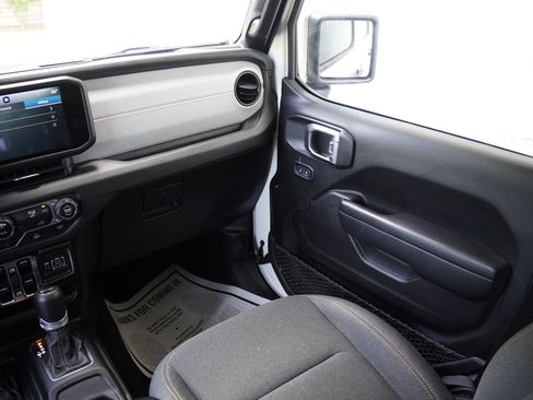 Used 2024 Jeep Wrangler Unlimited AWD/4WD image 24