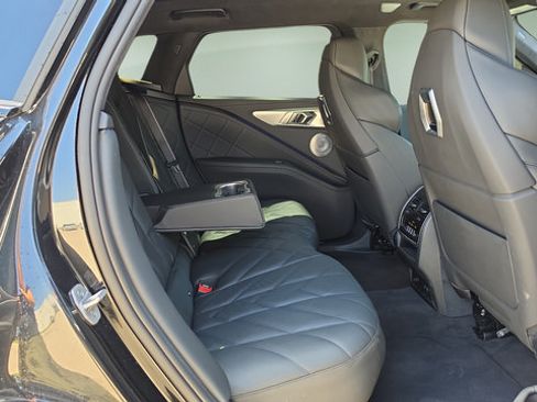 Used 2024 BMW XM AWD/4WD image 13