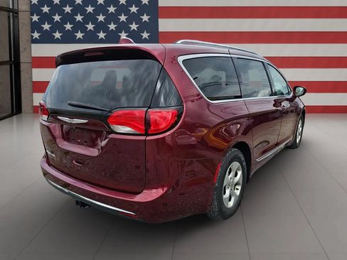 Used 2017 Chrysler Pacifica Touring-L Plus FWD image 22