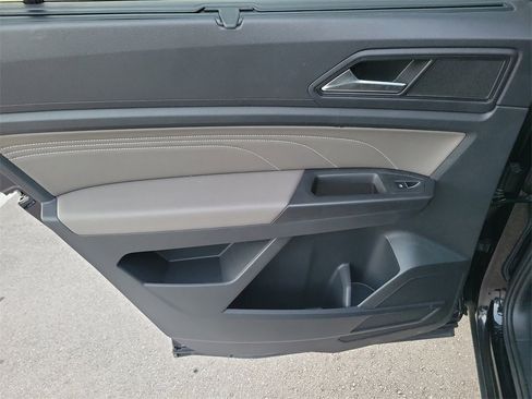 Certified 2023 Volkswagen Atlas SE w/ Black Wheel Package image 11