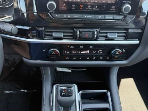 Used 2025 Nissan Pathfinder SV AWD/4WD image 31