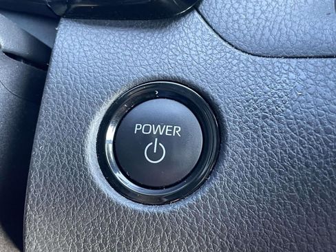 Used 2025 Toyota Camry SE image 21