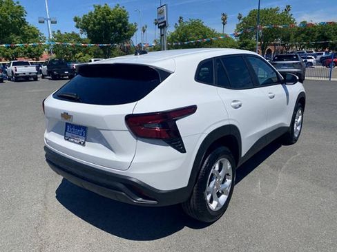 New 2026 Chevrolet Trax LS FWD image 9