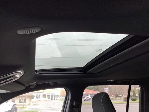 New 2026 Jeep Grand Cherokee Laredo image 9