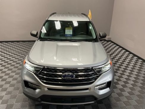 Used 2022 Ford Explorer XLT w/ Equipment Group 202A AWD/4WD image 5