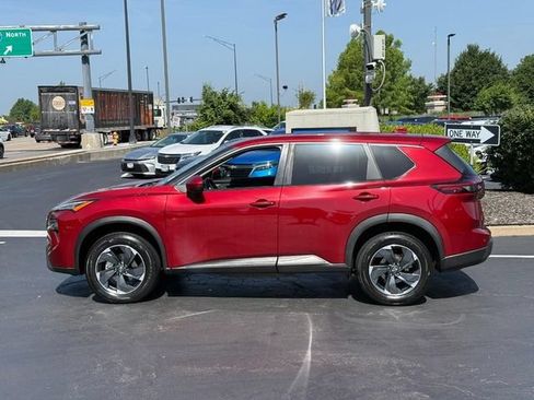 Used 2025 Nissan Rogue SV AWD/4WD image 2