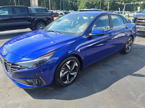 Used 2023 Hyundai Elantra Limited w/ Cargo Package FWD image 6