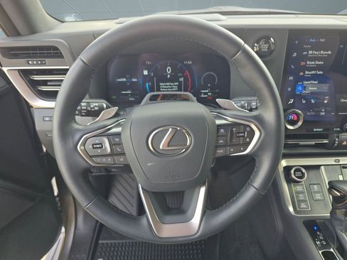 Used 2025 Lexus GX 550 image 4