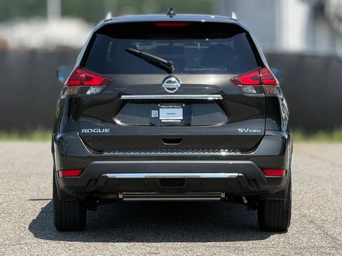 Used 2017 Nissan Rogue SV w/ Sun & Sound Touring Package AWD/4WD image 4