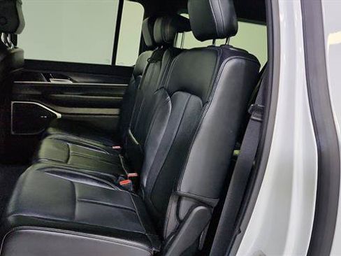 Used 2024 Jeep Wagoneer L Series II RWD image 22