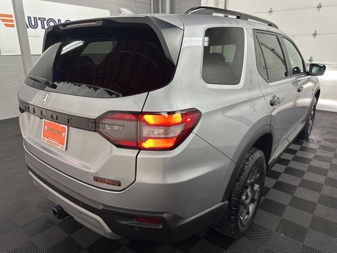 Used 2025 Honda Pilot TrailSport image 10