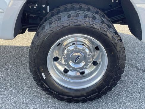 Used 2025 Ford F450 Platinum w/ FX4 Off-Road Package AWD/4WD image 9