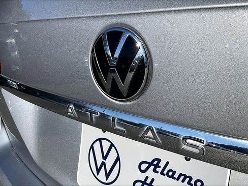 Certified 2023 Volkswagen Atlas SE image 32