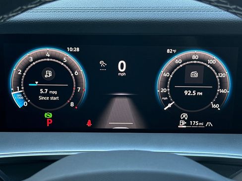 New 2025 Volkswagen Tiguan SE image 24