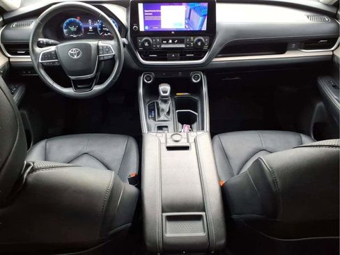 Used 2024 Toyota Grand Highlander FWD image 11