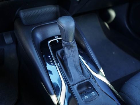 Used 2021 Toyota Corolla LE image 30