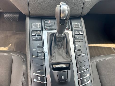 Used 2017 Porsche Macan AWD/4WD image 19