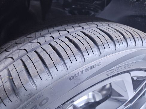 New 2025 Volkswagen Tiguan SE R-Line image 27