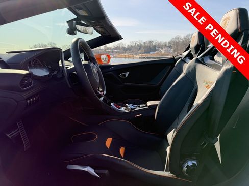 Used 2024 Lamborghini Huracan EVO image 15