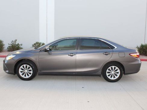 Used 2016 Toyota Camry LE image 8
