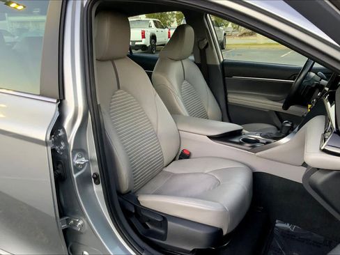 Used 2023 Toyota Camry SE image 8