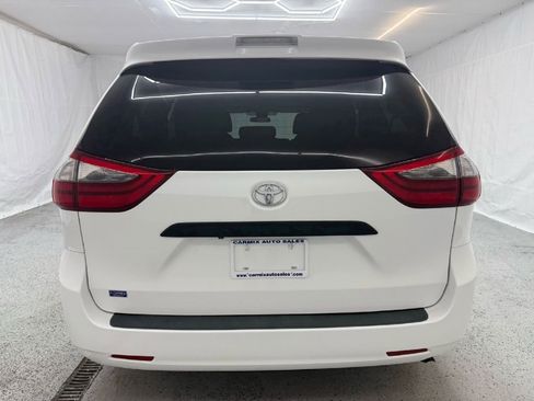 Used 2020 Toyota Sienna L image 19