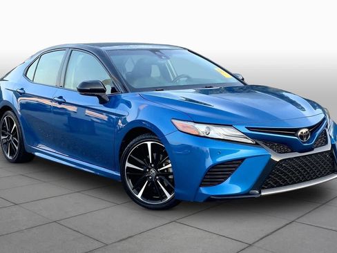 Used 2018 Toyota Camry XSE FWD image 3