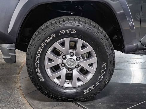 Certified 2019 Toyota Tacoma SR5 image 11