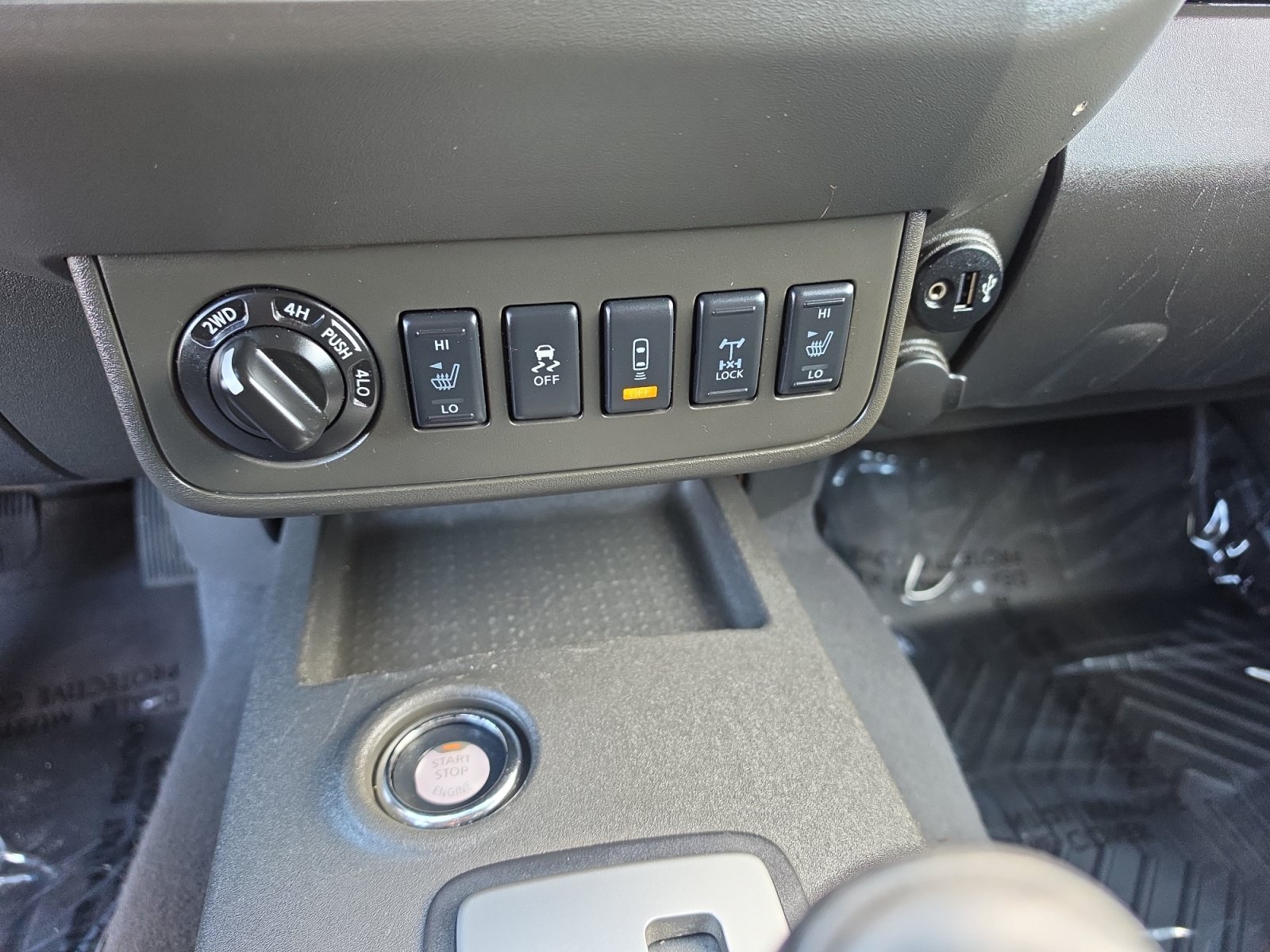 Used 2020 Nissan Frontier PRO-4X w/ Pro-4x Utility Package AWD/4WD image 16