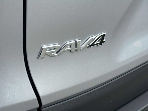 Used 2023 Toyota RAV4 XLE AWD/4WD image 9