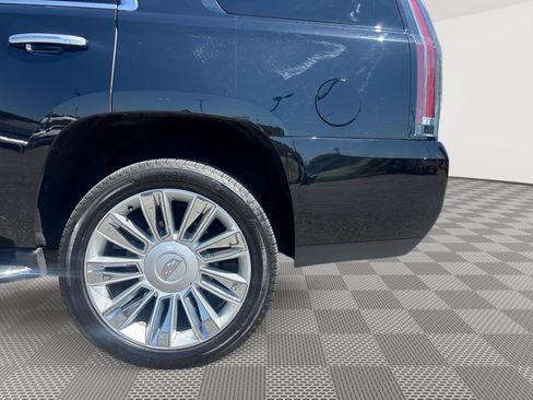 Used 2016 Cadillac Escalade Platinum AWD/4WD image 29