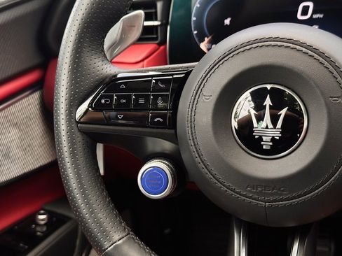 Used 2024 Maserati Grecale Trofeo image 16