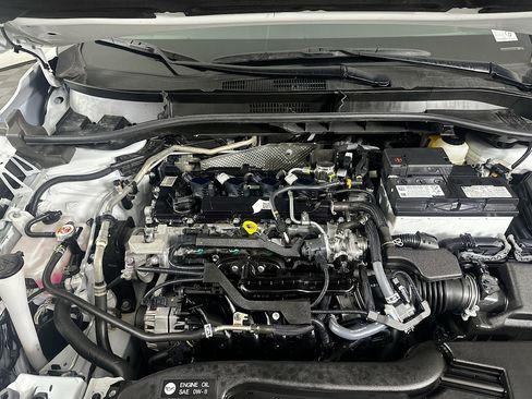 Used 2025 Toyota Corolla Cross XLE image 32