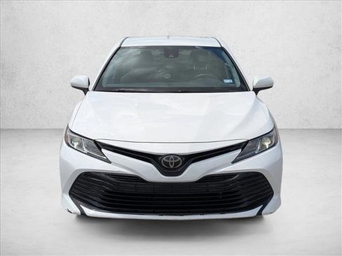 Used 2018 Toyota Camry LE image 2