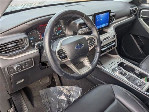 Used 2021 Ford Explorer XLT w/ Equipment Group 202A image 10