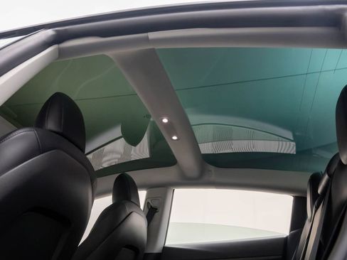 Used 2021 Tesla Model 3 Standard Range Plus image 16