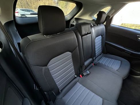 Used 2018 Ford Edge SE image 27