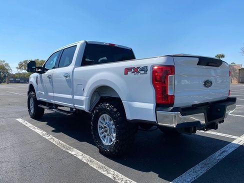 Used 2019 Ford F250 XLT w/ FX4 Off-Road Package image 7