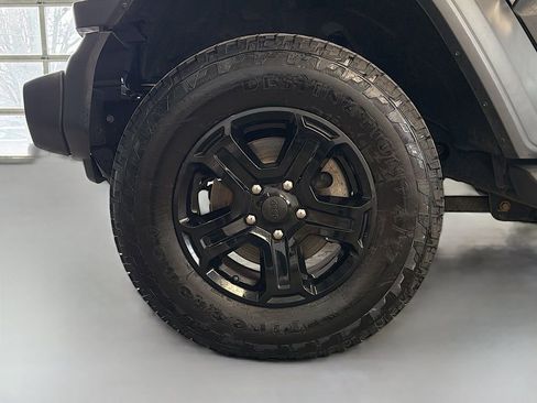 Used 2018 Jeep Wrangler Unlimited Sport S image 32