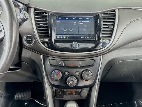 Used 2019 Chevrolet Trax LT w/ LT Convenience Package FWD image 13
