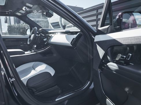 Used 2025 Land Rover Range Rover Sport Autobiography image 16