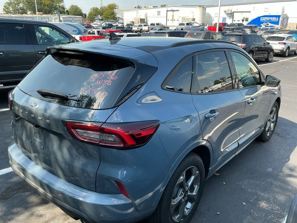 Used 2024 Ford Escape ST-Line w/ Tech Pack #1 FWD image 8