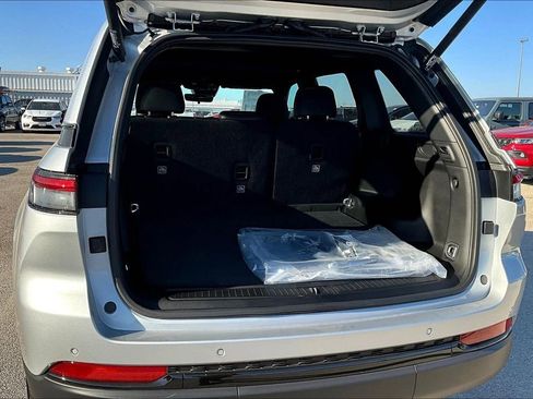 New 2025 Jeep Grand Cherokee Altitude image 42