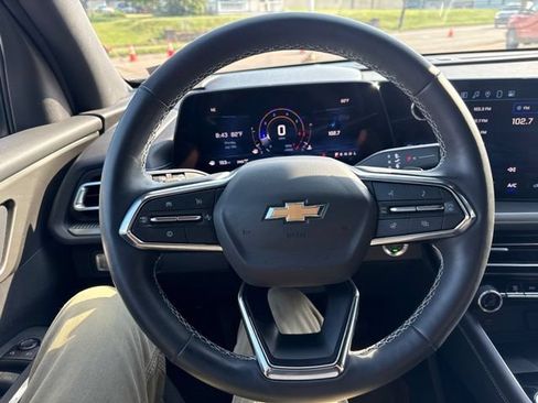Used 2025 Chevrolet Traverse LT AWD/4WD image 21