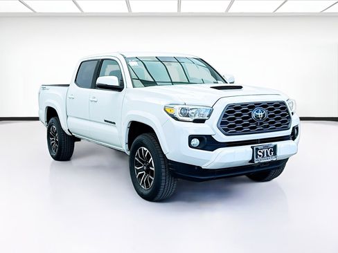 Used 2021 Toyota Tacoma TRD Sport image 3