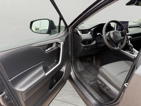 Used 2025 Toyota RAV4 XLE AWD/4WD image 19
