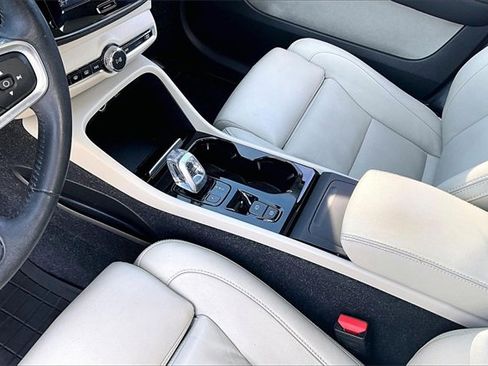 Used 2020 Volvo XC40 T5 Inscription image 18